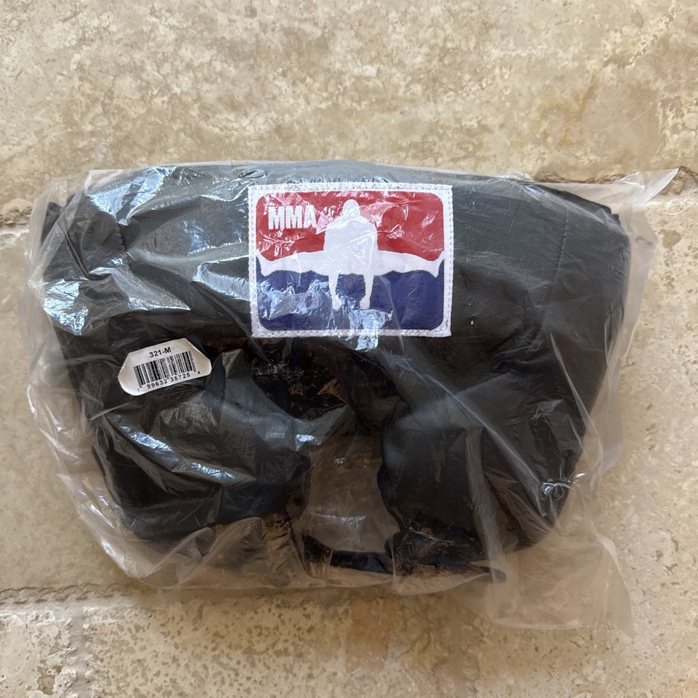 Mixed Martial Arts (MMA)/Boxing Headgear Fightgear (size Medium)