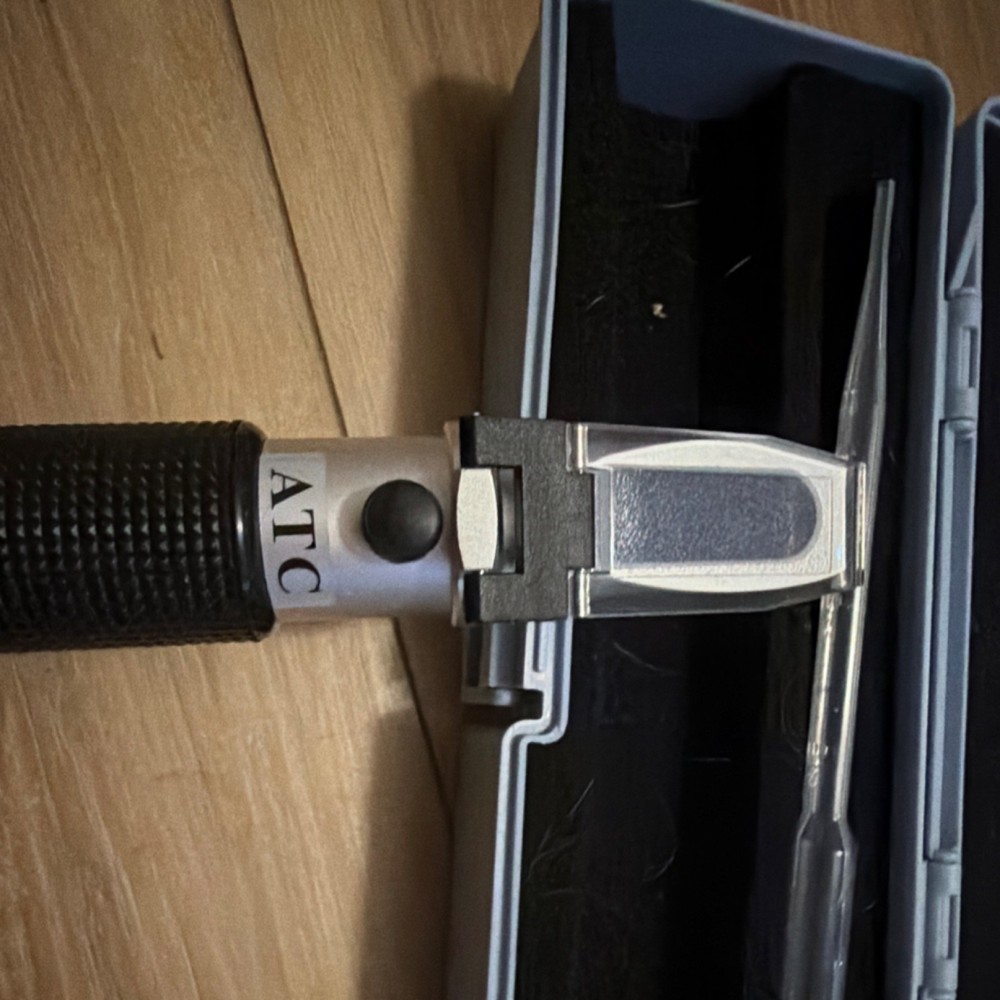 ATC Handheld Refractometer Biological Laboratory with Case and Pipette