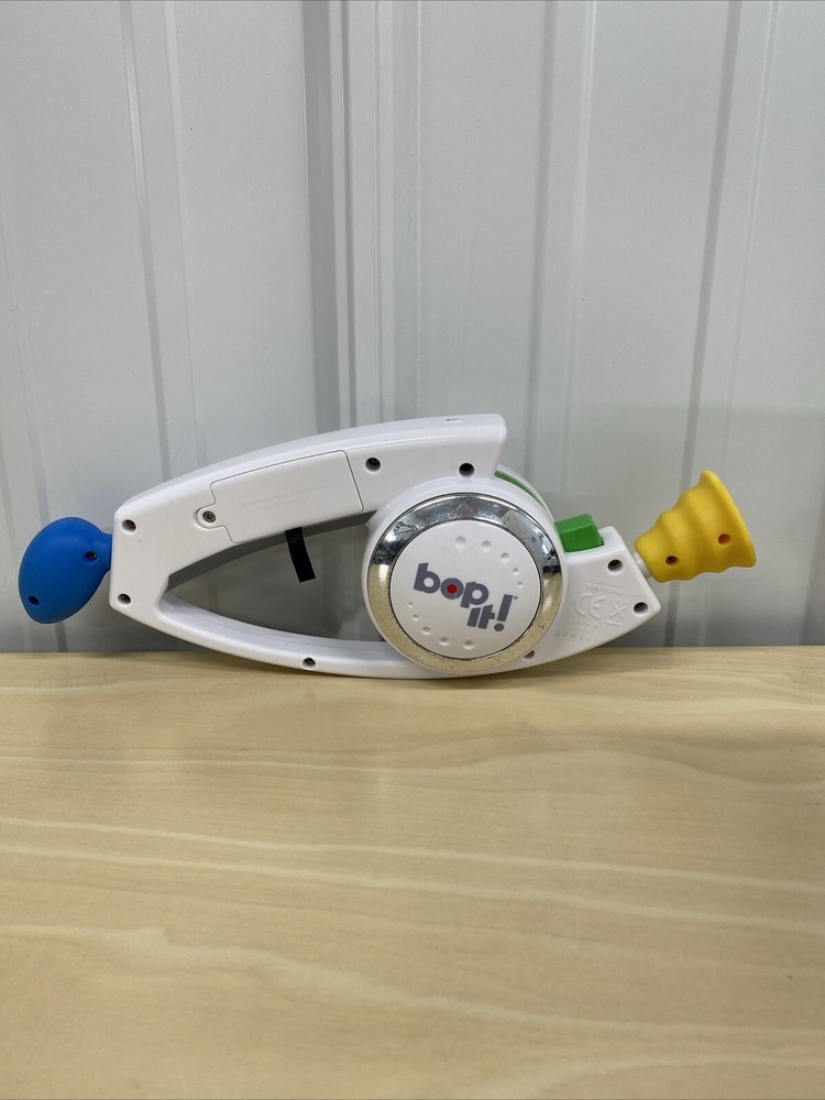 Bop It! Shout It Electronic Handheld Game Twist Pull White Hasbro 2008 Works