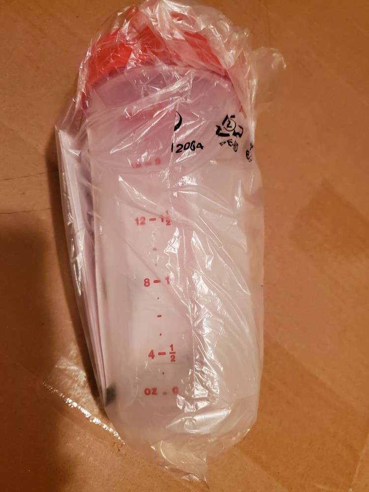 Tupperware Quick Shake Container