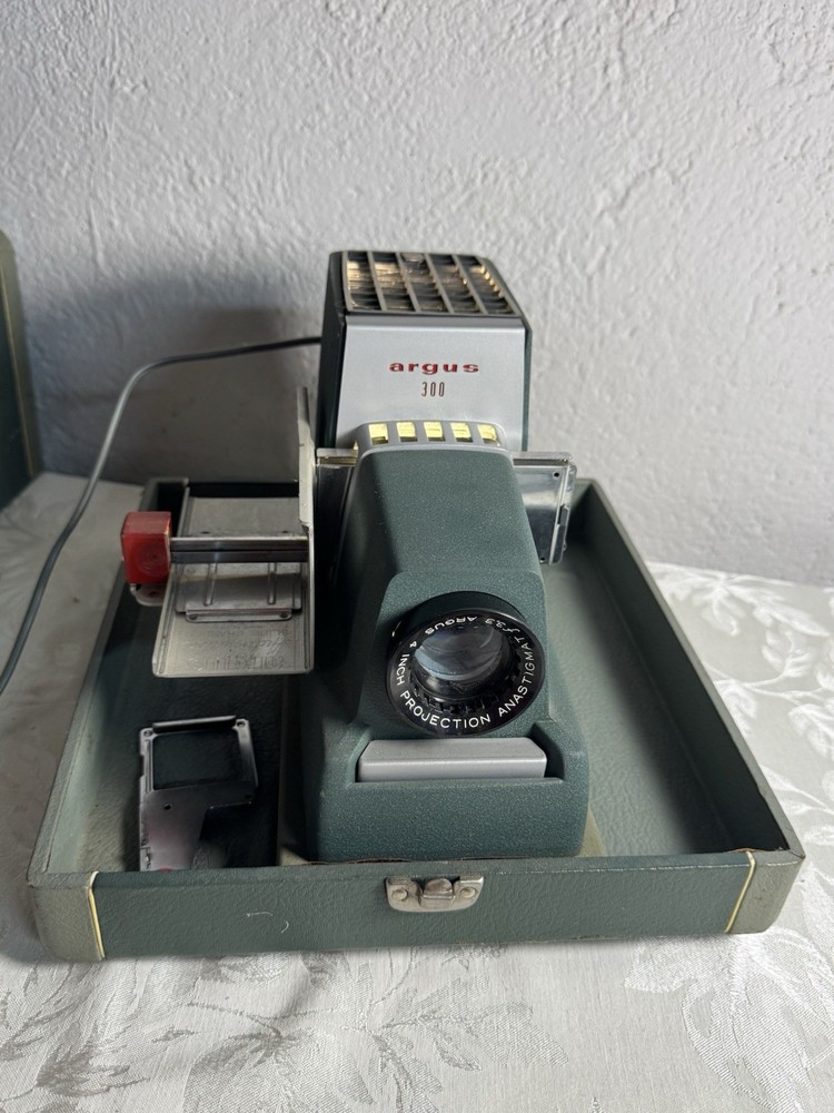 Argus 300 Slide Projector Vintage w/ Case Tested Working Lighted