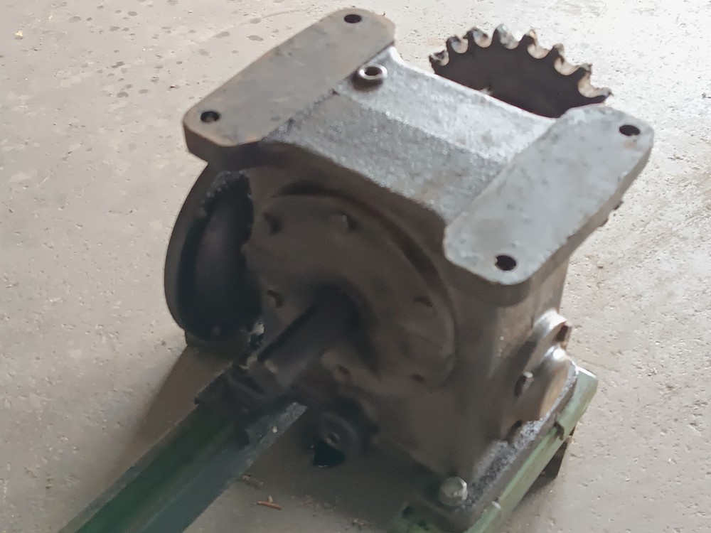 Browning 237U Right Angle Wormgear Gear Reducer On Mounting Bracket, Untested