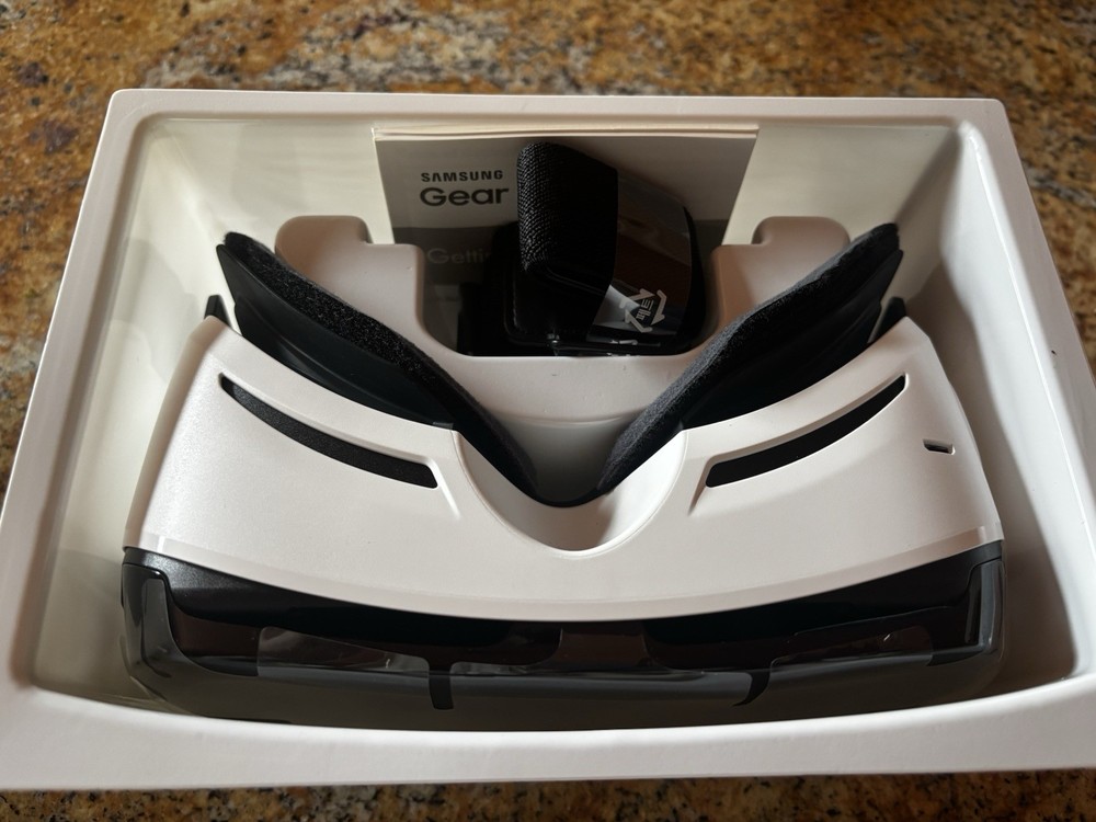 Samsung Galaxy Gear VR Oculus NEW Open Box