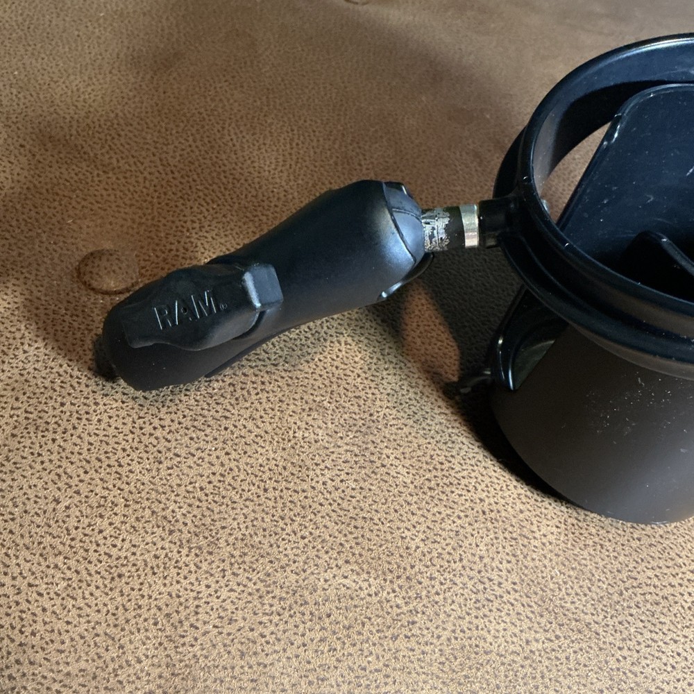 RAM Level Cup™ with double socket arm 1” ball - 16oz Drink Holder