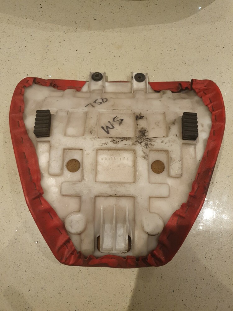 Suzuki GSXR 750 WN Seat