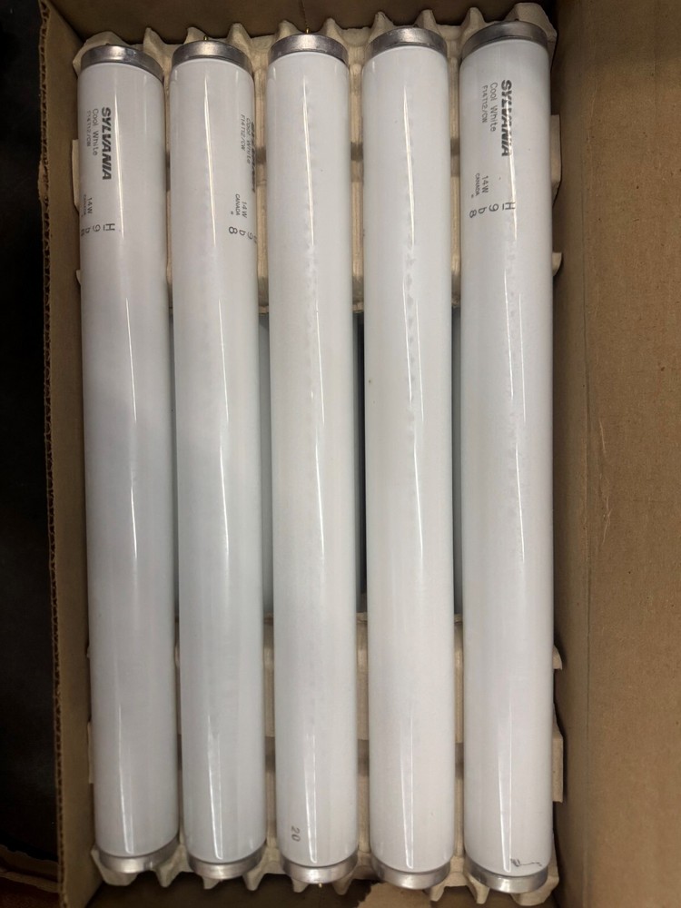 SYLVANIA FLUORESCENT COOL WHITE 46135 F14T12/CW