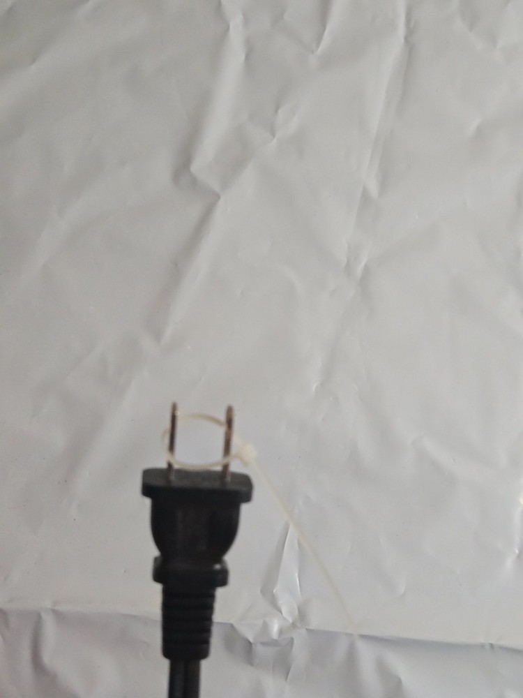 Disney DCM-8 Mickey Cake Pop Maker Mini, Red. Small break in plastic on bottom