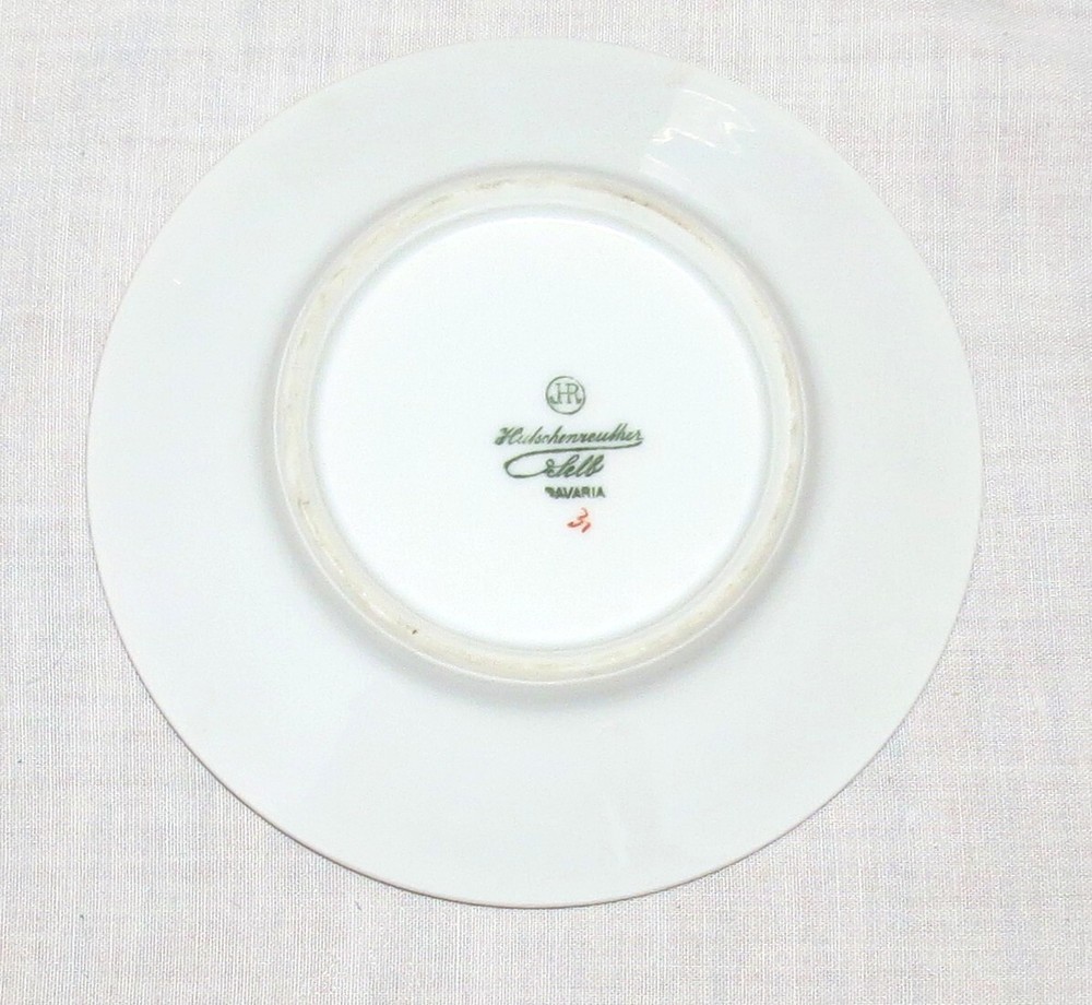 Hutschenreuther pattern HUT455 Eight-piece Place setting: Plates Ramekin Bowl +