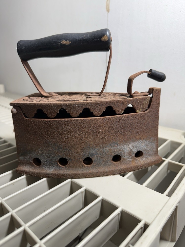 Antique Cast-Iron Charcoal Iron ￼