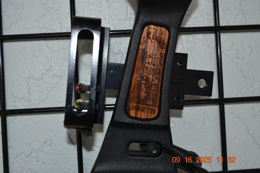 Martin youth compound bow 30#, Black great shape