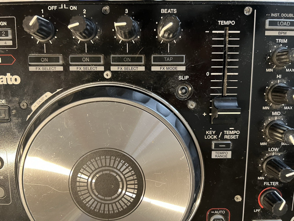 Pioneer DDJ-SR Digital DJ Controller Comes With Extras please read description