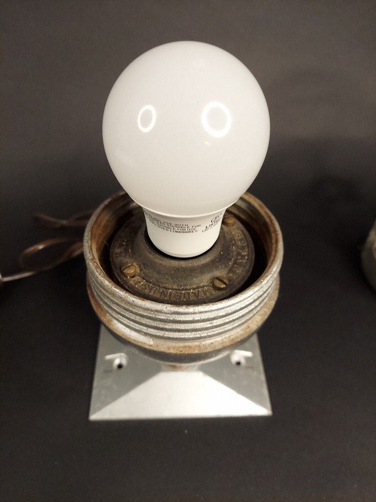 Vintage Simplet Industrial Light Fixture