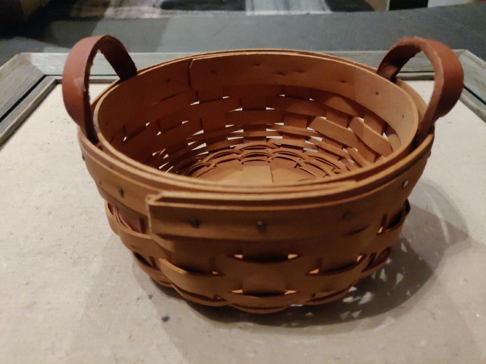 2002 Longaberger 2 Handle Berry Basket (5.5 X 2.5)