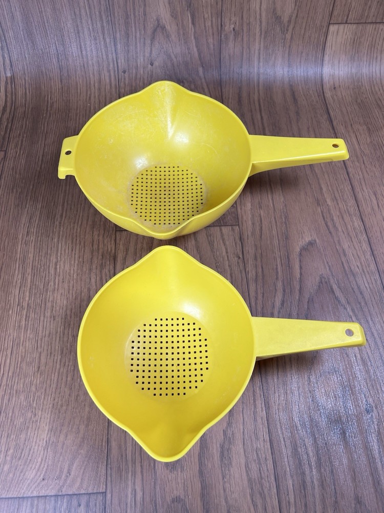 VTG Tupperware Strainer Colanders Large And Small Set Of 2 Yellow
