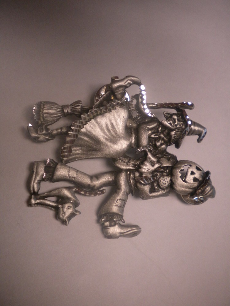 WOW beautiful WITCH DANCING WITH PUMPKIN PIN