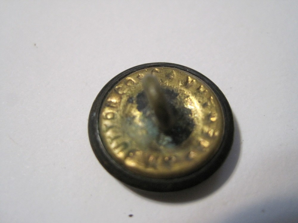 Antique WW1 U.S. Button (1901 - 1920) AM Button Co. Shield Raised