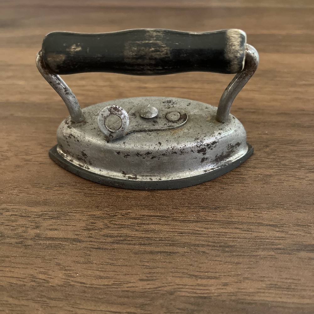 Miniture Dover Sad Iron Salesman Sample