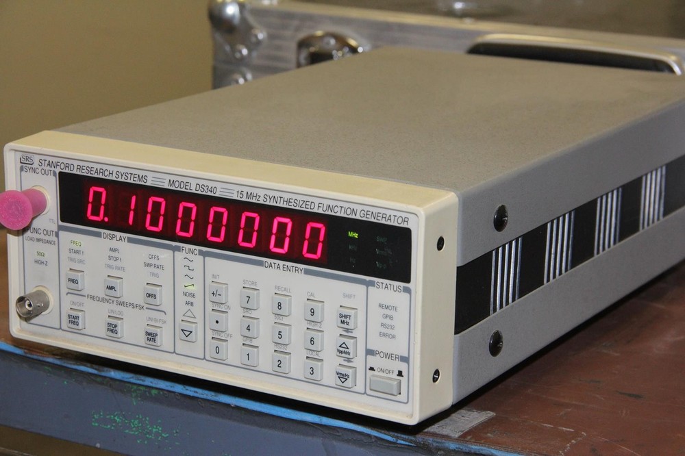 STANFORD RESEARCH SYSTEMS DS340 15MHz Synthesized Function Generator