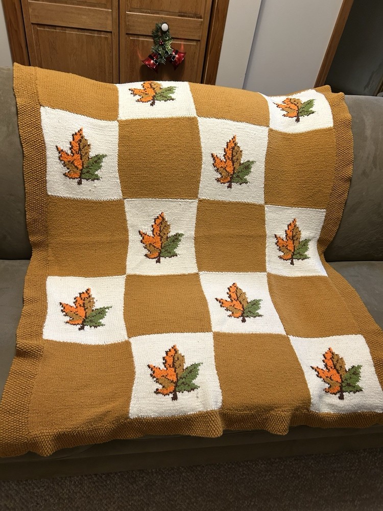 Hand-made Vintage Knitted Fall Colors Maple Leaf  Afghan Throw 42" x 52 EUC