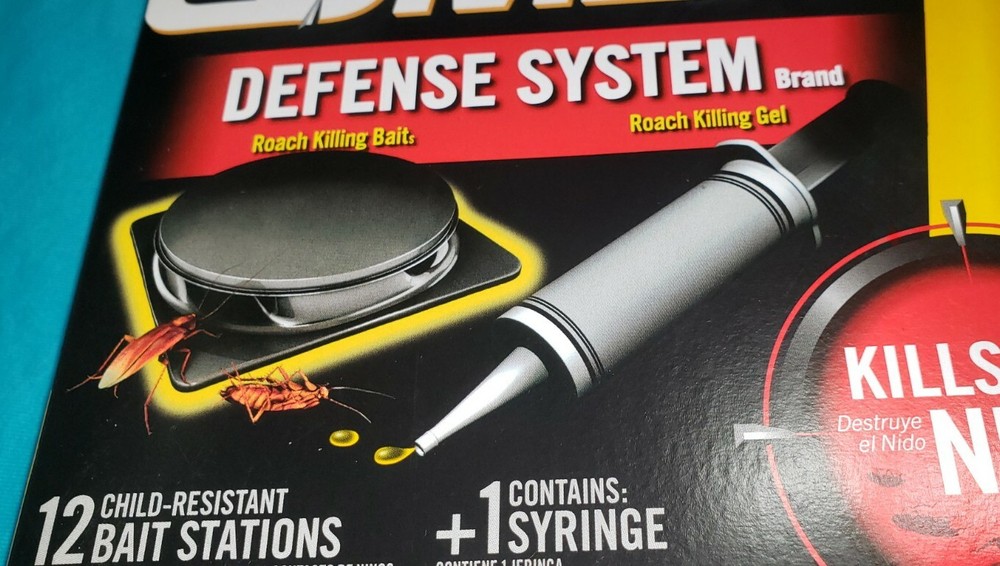 COMBAT MAX Defense System Large Roach Killing Bait & Gel - 12 Stations 1 Syringe