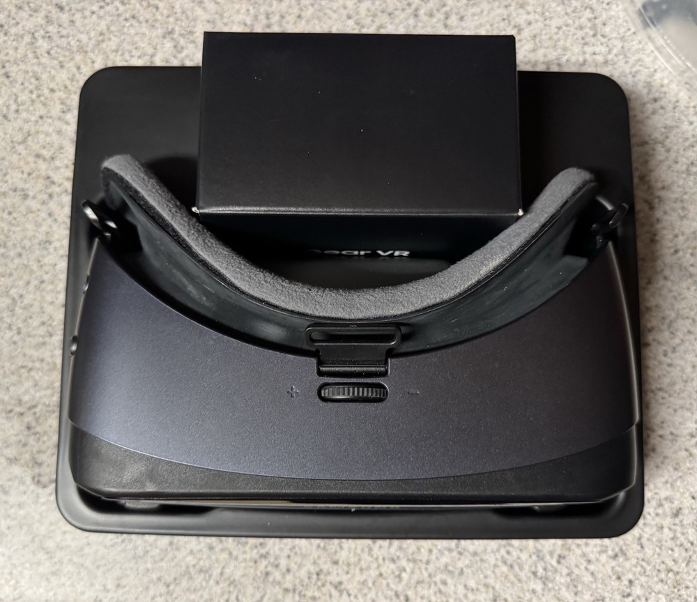 Samsung Gear VR Opened Not Used untested everything included
