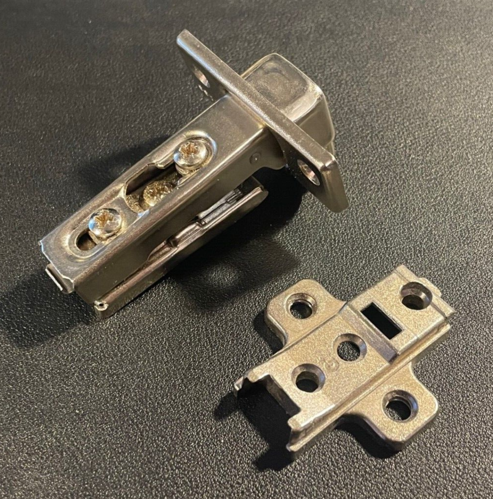 GRASS Hinge 1006-30, #046 Baseplate, Clip On 110° Self Close Spring Full O'lay