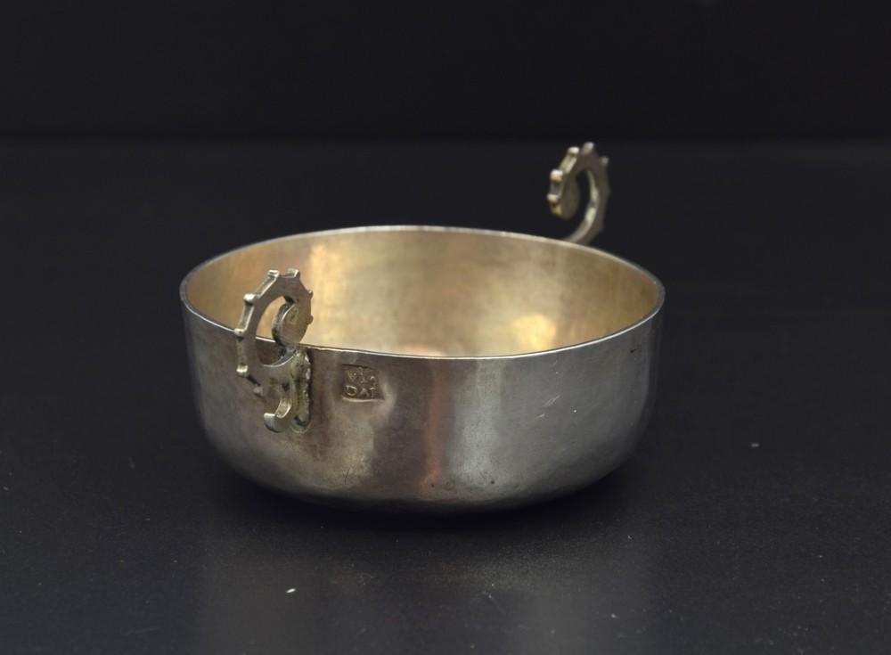 SILVER VASE (BERNEGAL) WITH VIDAL MARKS. 17TH CENTURY