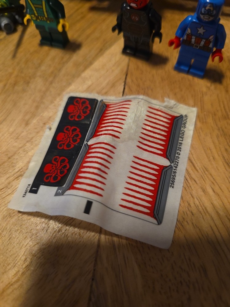 LEGO Iron Skull Sub Attack 76048 - 98% Complete