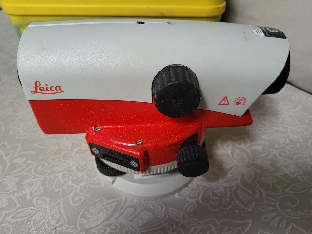 Leica NA724 Automatic Optical Level with Case Pre Owned Used