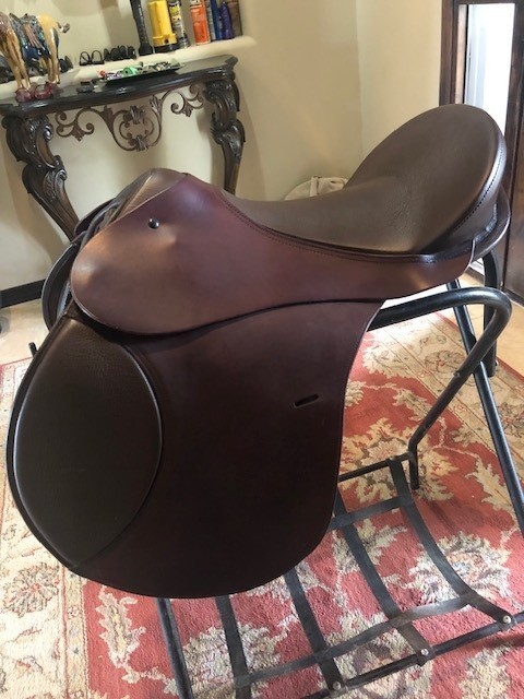 17.5" Treeless Ansur Hunter/Jumper Saddle