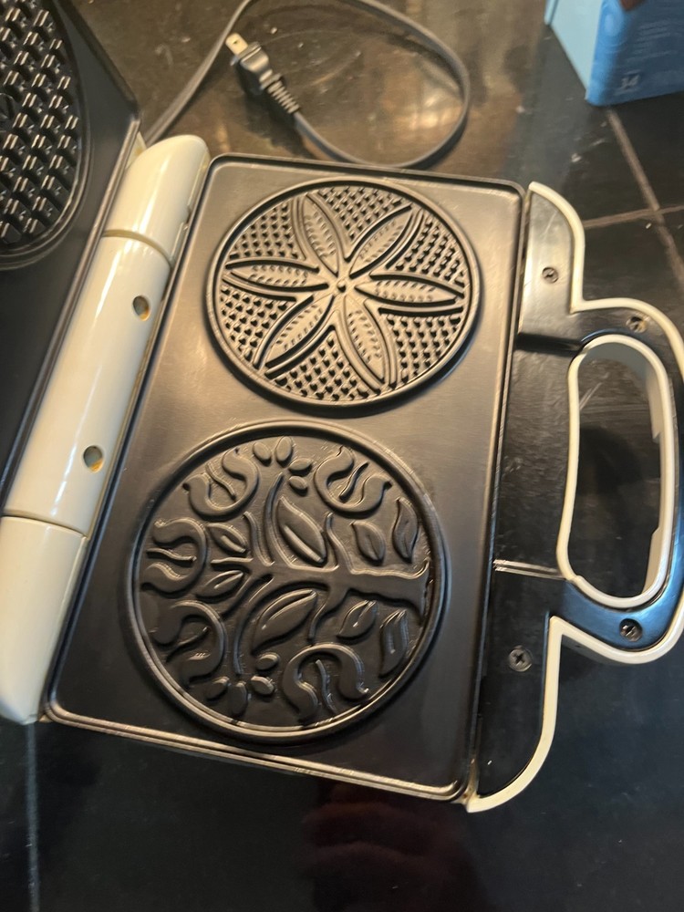 Toastmaster 208 Pizzelle Baker/ Cookie Maker, works