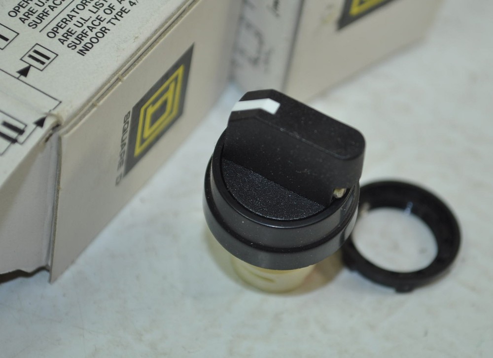 Square D Black Selector Switch Lot 2 Model# D8G3S