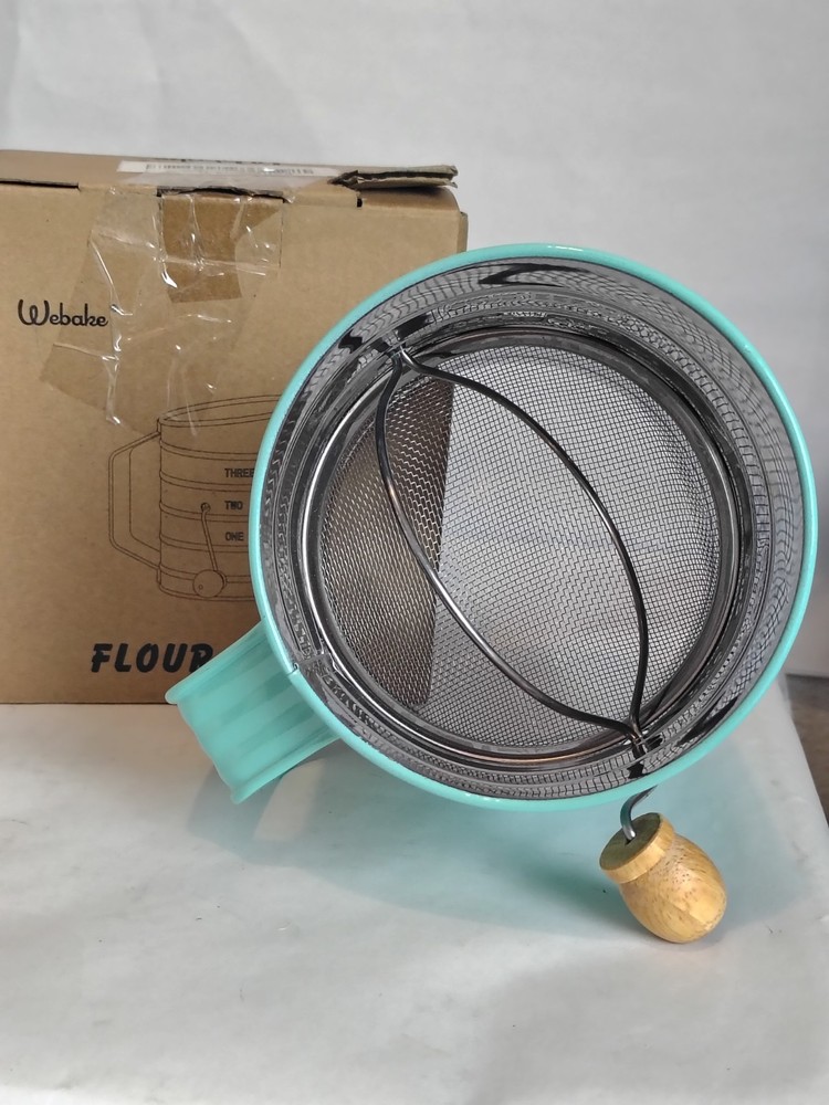 Webake Flour Sifter. 3 cup capacity. Green