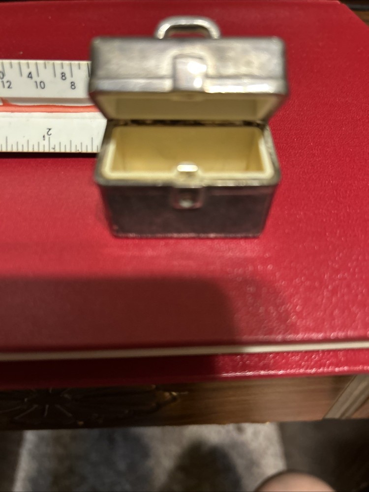Miniature lunch box