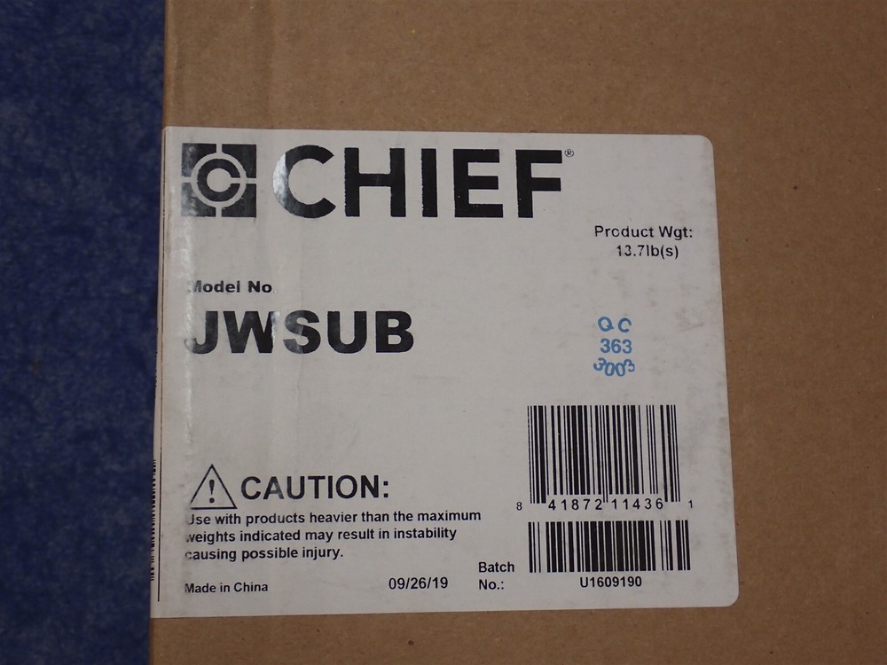 NEW Chief JWSUB Medium Flat Panel Single Arm Wall Display Mount (Q23)