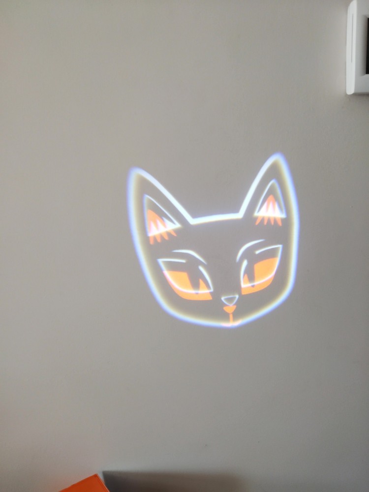 Hyde and Eek - Black Cat - Motion Projector Blinking Eye Cat-Target/ Halloween