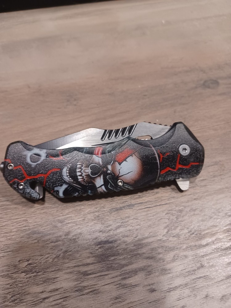 Master Knife With Skull. Very Nice And Sharp Knife