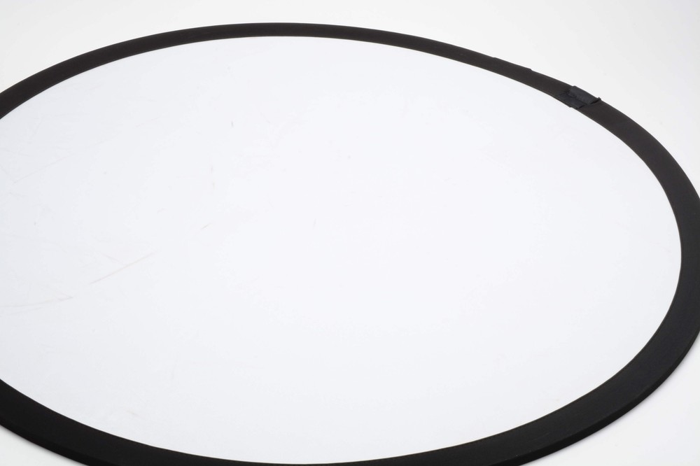 Promaster 30" white / gold reflector, good