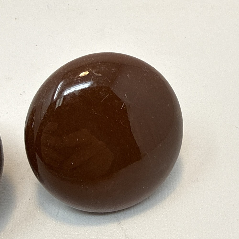 2 Vintage Brown Knobs