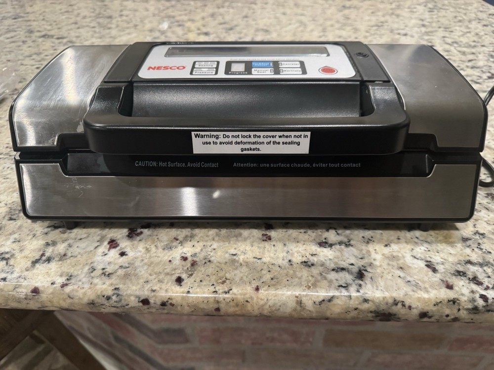 NESCO VS-12 Vacuum Sealer - Silver