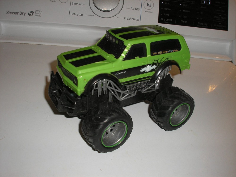 Plastic 7 3/4" 1960's Chevy Blazer Remote Controlled NO CONTROLLER UNTESTED