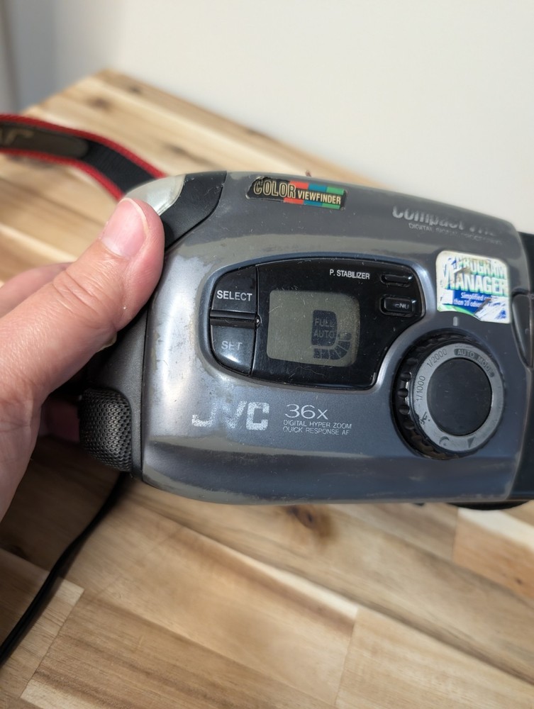 JVC GR-AX920 Compact VHS-C Camcorder with AC Power Adapter Remote Guide