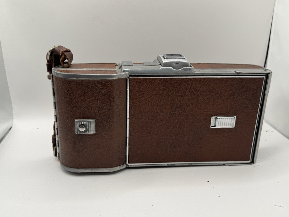 VTG Polaroid Land Camera model 95 A With Light Flash Untested