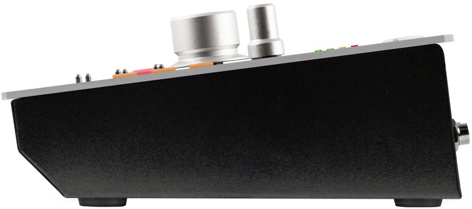 Audient iD22 AD/DA Interface and Monitoring System