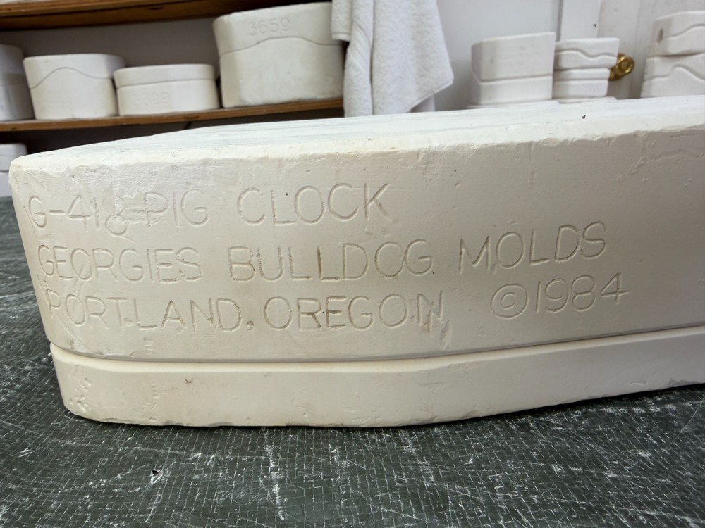 VINTAGE GEORGIES CERAMIC MOLD #G-418 PIG CLOCK