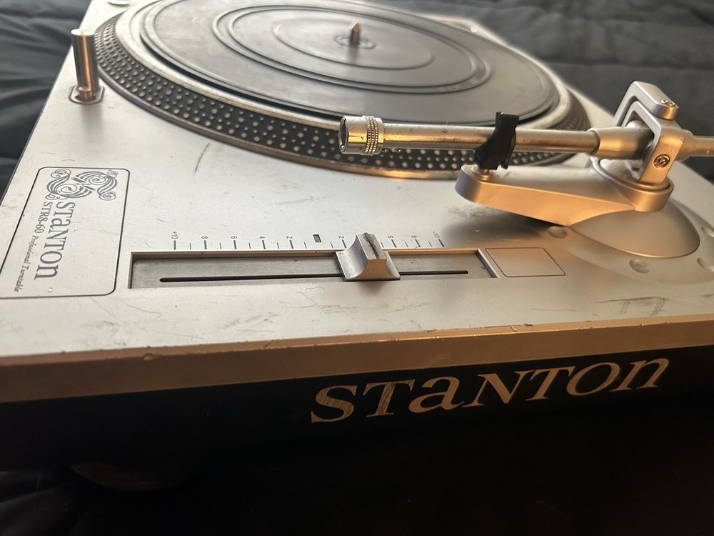 Stanton STR8-60 Turntable
