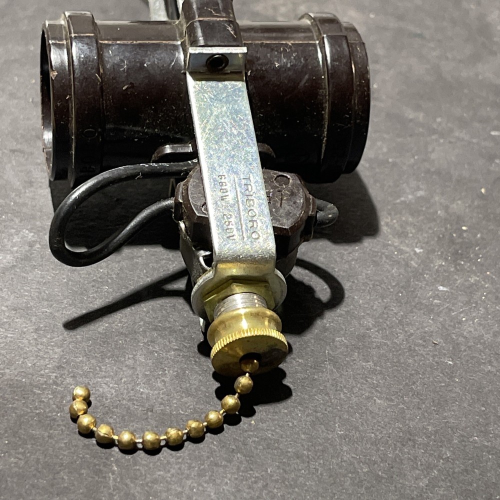 Triboro 2-Light Socket Cluster Pull Chain Lampholder 660W 125/250V