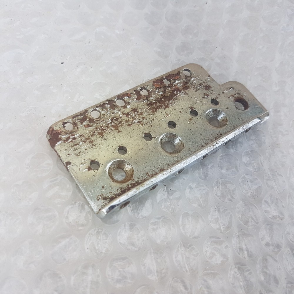 FENDER STRATOCASTER TREMOLO BASE PLATE