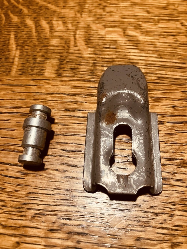 Old Style Lyon Shelf Clip
