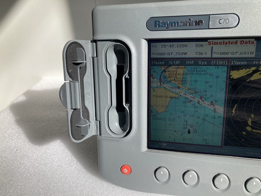 Raymarine C70 MFD Chartplotter GPS Radar E02018 w/ Cover, Bezel, Power – Tested